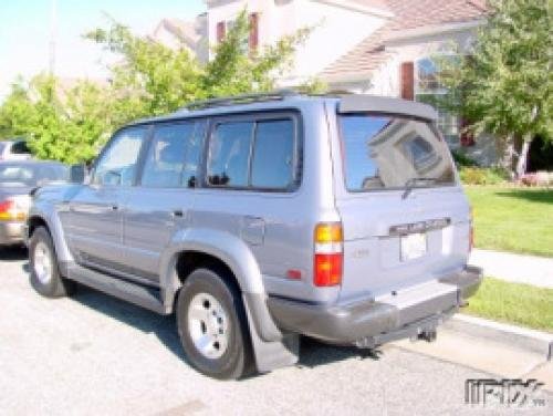 Photo of a 1995-1997 Toyota Land Cruiser in Moonglow Pearl (paint color code 2AC)
