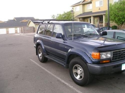 Photo of a 1995-1997 Toyota Land Cruiser in Nightshadow Pearl (paint color code 8K0)