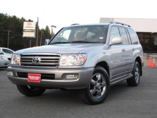 Photo of a 2006-2007 Toyota Land Cruiser in Classic Silver Metallic (paint color code 1F7