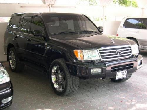 Photo of a 1998-2007 Toyota Land Cruiser in Black (paint color code 202