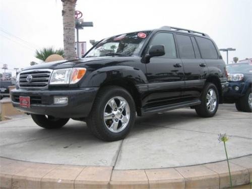 Photo of a 2007 Toyota Land Cruiser in Black (paint color code 202