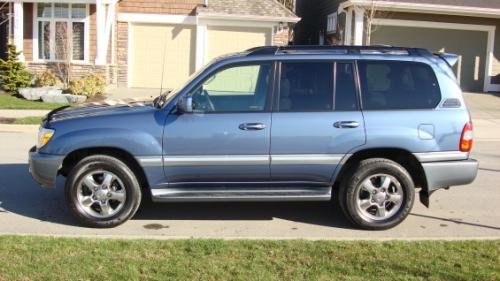 Photo of a 2006-2007 Toyota Land Cruiser in Pacific Blue Metallic (paint color code 8R3)