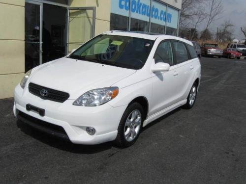 Photo of a 2003 Toyota Matrix in Super White (paint color code 040)