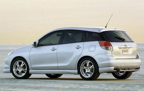 Photo of a 2003-2004 Toyota Matrix in Lunar Mist Metallic (paint color code 1C8)