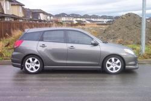 Photo of a 2004-2008 Toyota Matrix in Phantom Gray Pearl (paint color code 1E3)