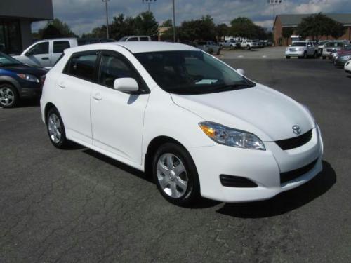 Photo Image Gallery & Touchup Paint: Toyota Matrix in Super White (040)