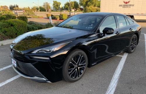 Photo of a 2021-2024 Toyota Mirai in Black (paint color code 202