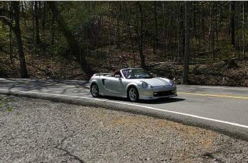 Photo of a 2001 Toyota MR2 in Liquid Silver Metallic (paint color code 1D0)