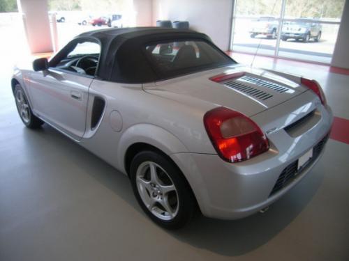 Photo of a 2000-2002 Toyota MR2 in Liquid Silver Metallic (paint color code 1D0)