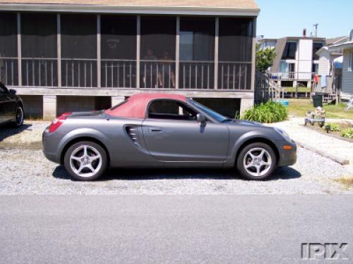 Photo of a 2004-2005 Toyota MR2 in Phantom Gray Pearl (paint color code 1E3)