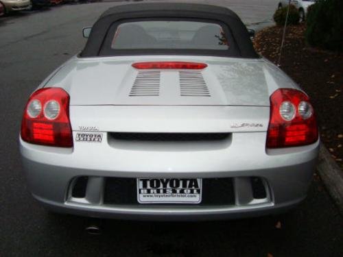 Photo of a 2003-2005 Toyota MR2 in Silver Streak Mica (paint color code 1E7)