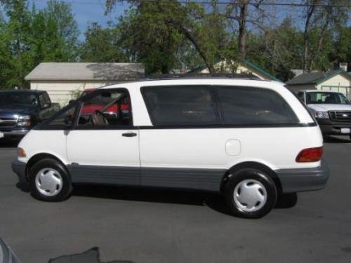 Photo of a 1991-1997 Toyota Previa in Winter White (AKA White) (paint color code 041