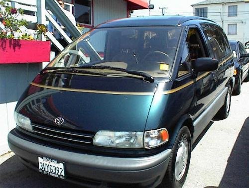 Photo of a 1994-1997 Toyota Previa in Evergreen Pearl (paint color code 751