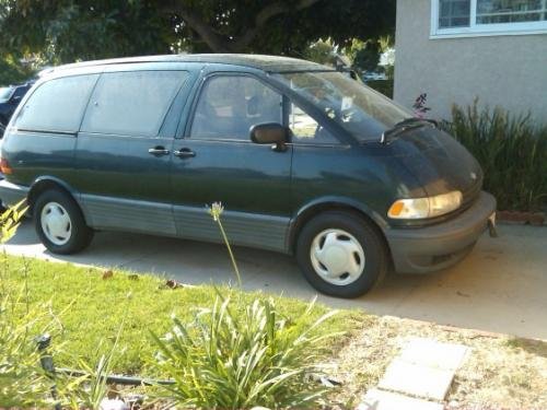 Photo of a 1995 Toyota Previa in Evergreen Pearl (paint color code 751