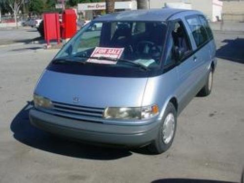Photo of a 1991-1993 Toyota Previa in Ice Blue Pearl (paint color code 8G2
