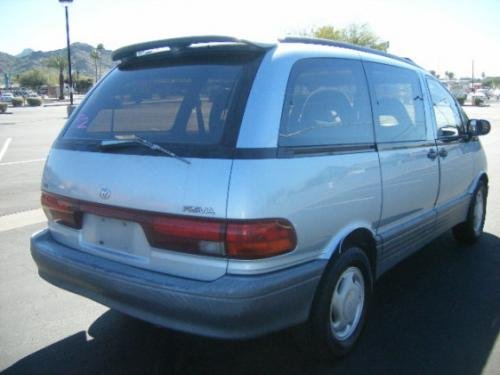 Photo of a 1991 Toyota Previa in Ice Blue Pearl (paint color code 8G2