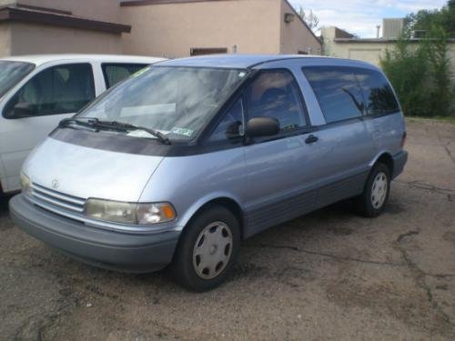 Photo of a 1991-1993 Toyota Previa in Ice Blue Pearl (paint color code 8G2