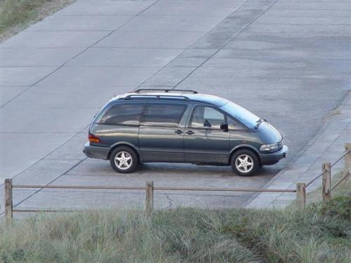 Photo of a 1992-1994 Toyota Previa in Twilight Marine Metallic (paint color code 8H4)