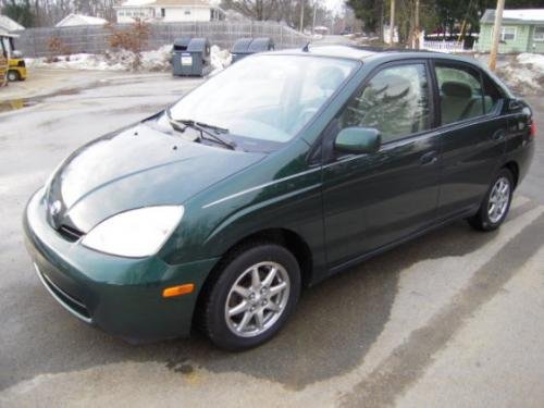 Photo of a 2001-2003 Toyota Prius in Electric Green Mica (paint color code 6R4
