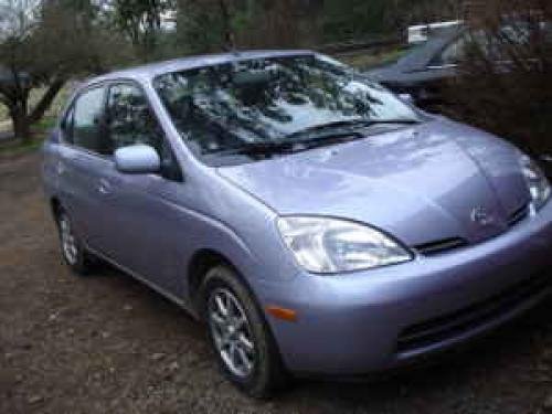 Photo of a 2002 Toyota Prius in Blue Moon Pearl (paint color code 8P5