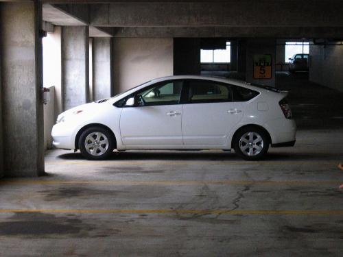 Photo of a 2007 Toyota Prius in Super White (paint color code 040