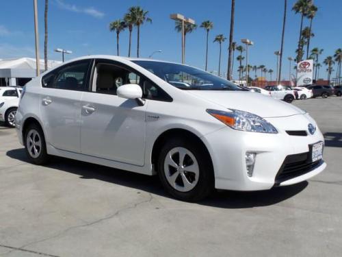 Photo Image Gallery & Touchup Paint: Toyota Prius in Blizzard Pearl (070)