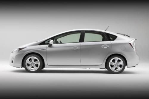 Photo of a 2010-2015 Toyota Prius in Classic Silver Metallic (paint color code 1F7