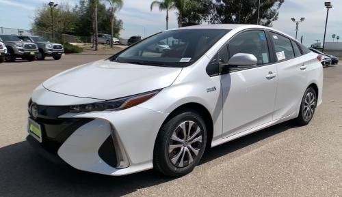 Photo of a 2021-2022 Toyota Prius in Wind Chill Pearl (paint color code 089