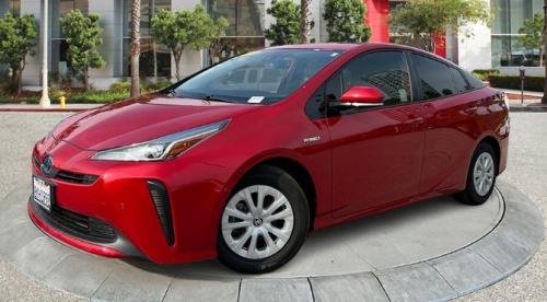 Photo of a 2021 Toyota Prius in Supersonic Red (paint color code 3U5)