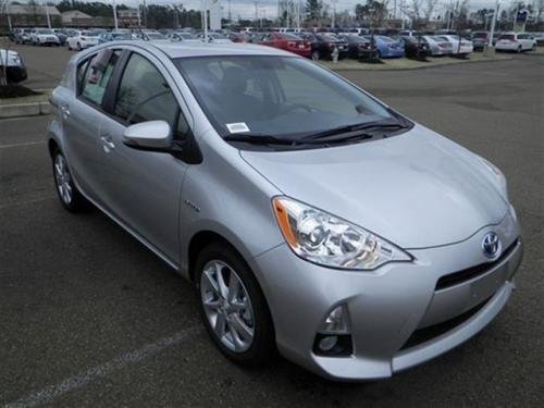 Photo of a 2015 Toyota Prius c in Classic Silver Metallic (paint color code 1F7)