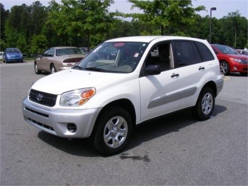Photo of a 2004-2005 Toyota RAV4 in Super White (paint color code 040)