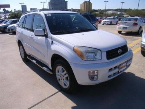 Photo of a 2002-2005 Toyota RAV4 in Frosted White Pearl (paint color code 064)