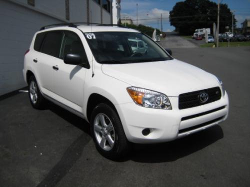 Photo Image Gallery & Touchup Paint: Toyota Rav4 in Super White (040)