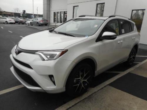 Photo of a 2016 Toyota RAV4 in Super White S-Code (paint color code 040s)