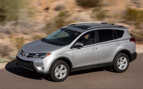 Photo of a 2013-2016 Toyota RAV4 in Classic Silver Metallic (paint color code 1F7)