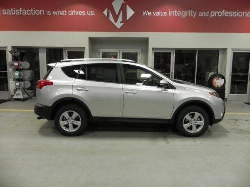 Photo of a 2013-2016 Toyota RAV4 in Classic Silver Metallic (paint color code 1F7)