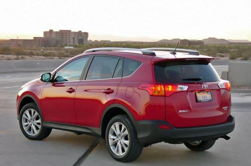 Photo of a 2013-2017 Toyota RAV4 in Barcelona Red Metallic (paint color code 3R3