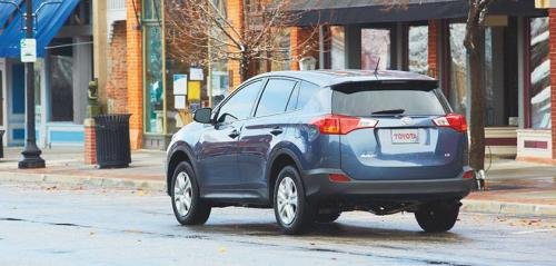 Photo of a 2013-2014 Toyota RAV4 in Shoreline Blue Pearl (paint color code 8V5)