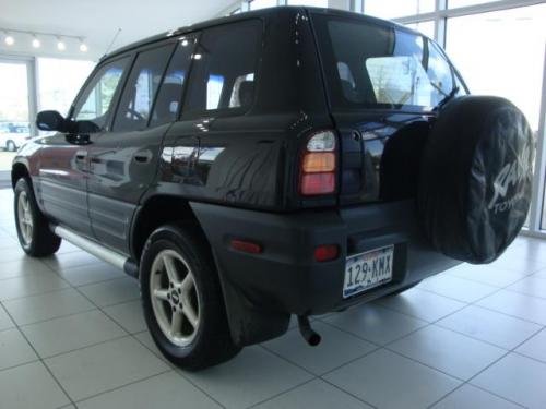 Photo of a 1997-2000 Toyota RAV4 in Black (paint color code K62