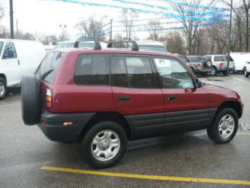 Photo of a 2000 Toyota RAV4 in Venetian Red Pearl (paint color code 3M8)