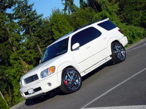 Photo of a 2003 Toyota Sequoia in Natural White (paint color code 056A)