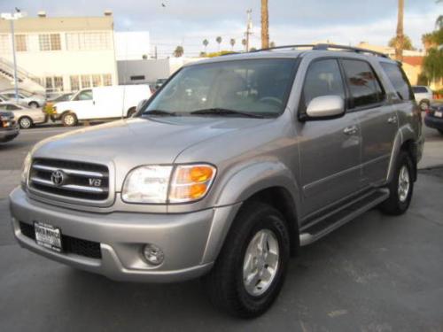 Photo of a 2001-2002 Toyota Sequoia in Thunder Gray Metallic (paint color code 6Q7A)