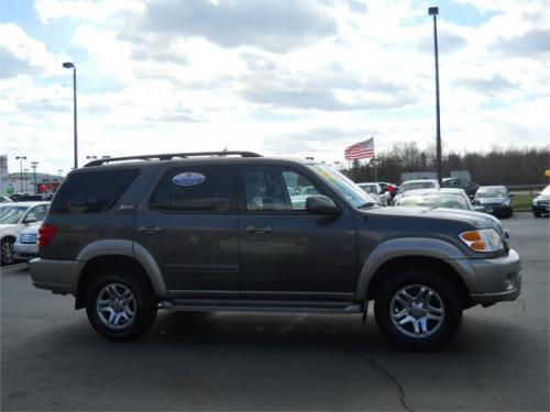 Photo of a 2003-2004 Toyota Sequoia in Phantom Gray Pearl on Warm Silver (paint color code 1E3A)