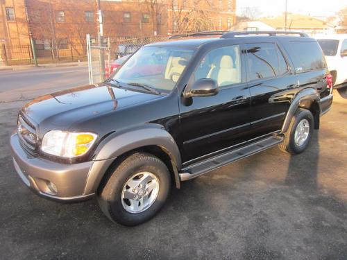 Photo of a 2003-2004 Toyota Sequoia in Black on Phantom Gray Pearl (paint color code 202B)