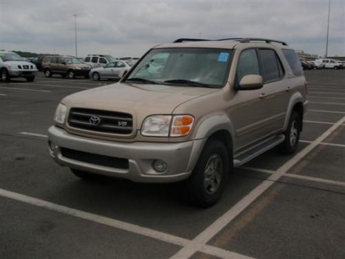 Photo of a 2001-2004 Toyota Sequoia in Desert Sand Mica on Warm Silver (paint color code 4Q2A)