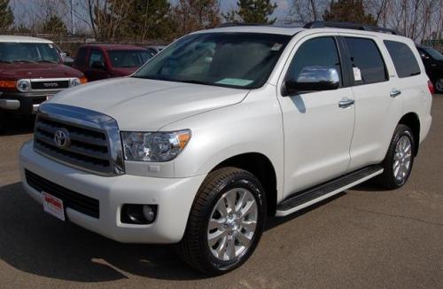 Photo of a 2008 Toyota Sequoia in Arctic Frost Pearl (paint color code 071)