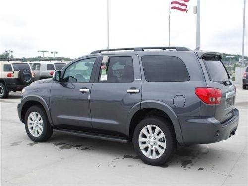 Photo of a 2011-2022 Toyota Sequoia in Magnetic Gray Metallic (paint color code 1G3)