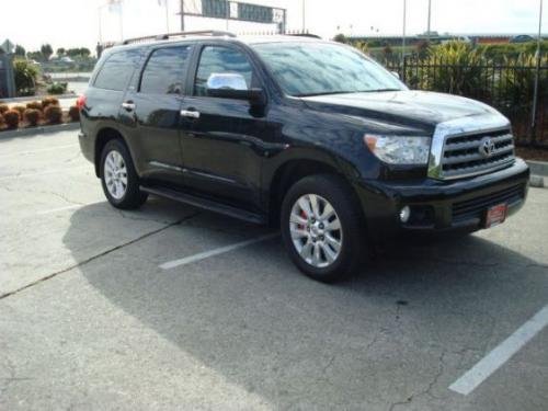 Photo of a 2008-2017 Toyota Sequoia in Black (paint color code 202