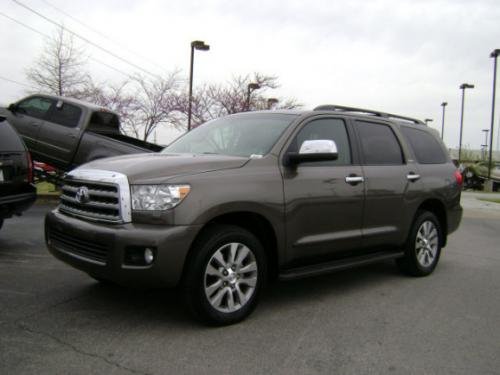 Photo of a 2008-2017 Toyota Sequoia in Pyrite Mica (paint color code 4T3)