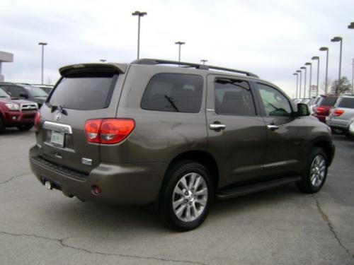 Photo of a 2008-2017 Toyota Sequoia in Pyrite Mica (paint color code 4T3)